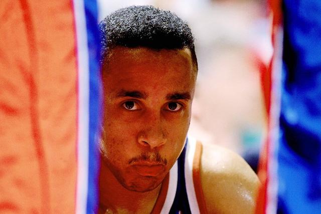 詹姆斯缺阵浓眉30+11 湖人大胜开拓者止3连败